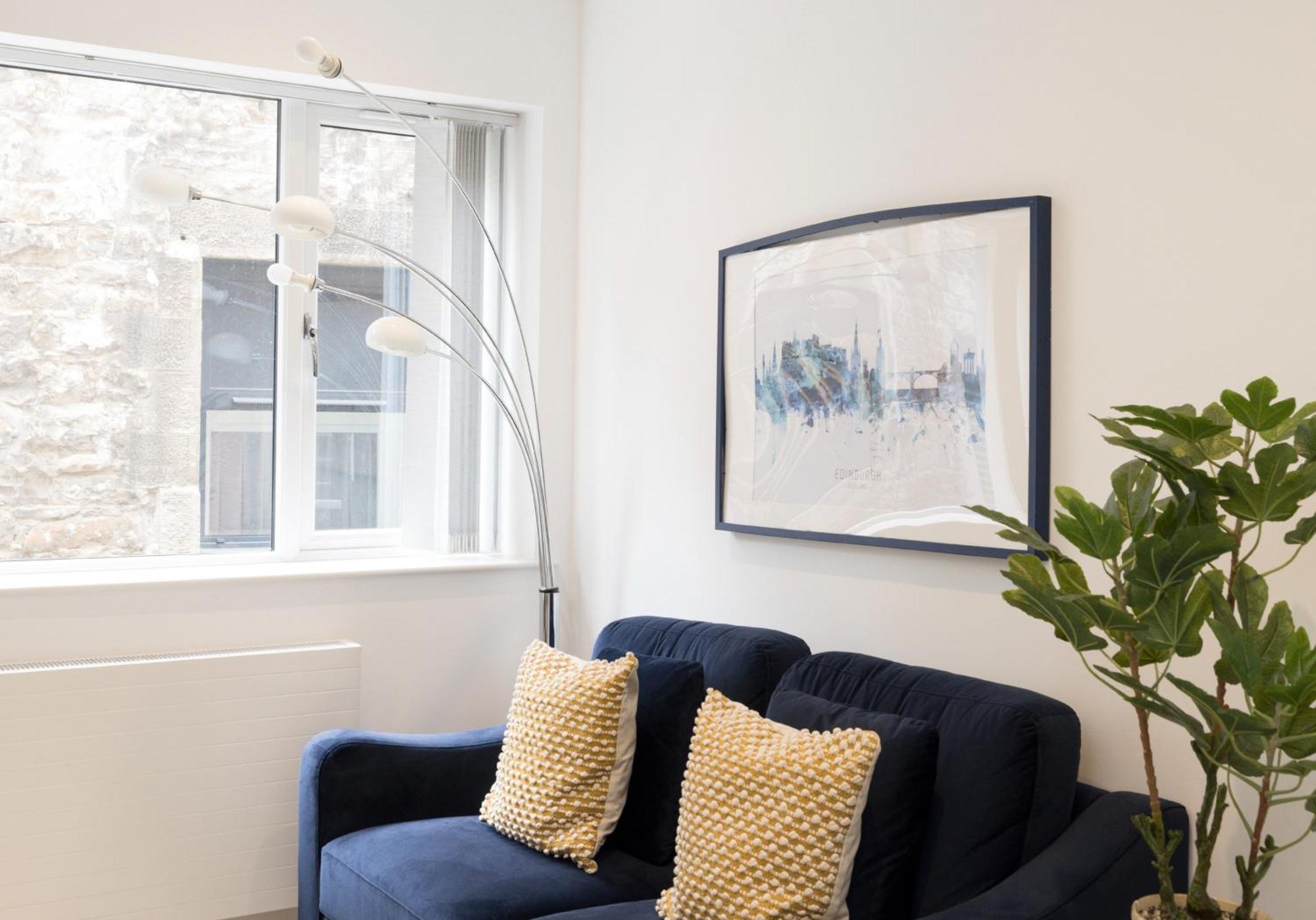 Stylish Mews House Old Town 1-br With Parking Appartement