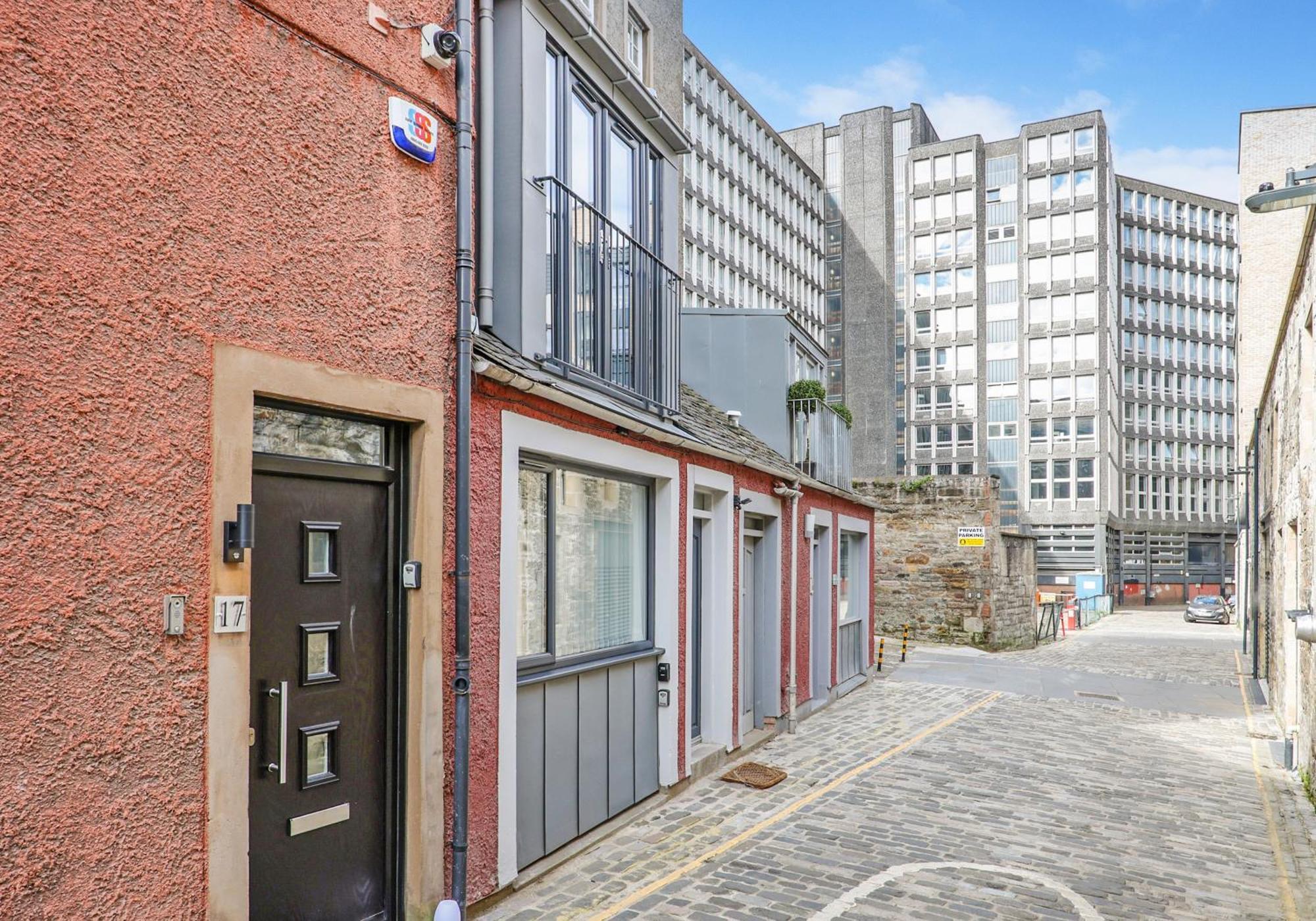 Stylish Mews House Old Town 1-br With Parking Appartement *